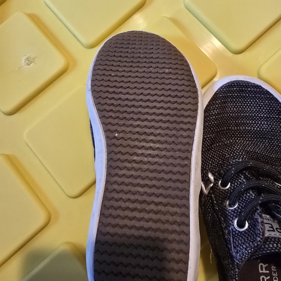 Sperry Black Boat Shoes with Classic Design - Picture 2 of 6